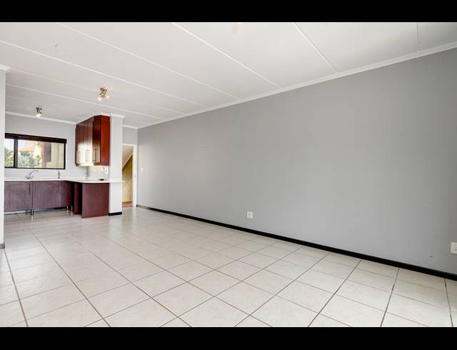2 BEDROOM HOUSE FOR SALE IN SUNNINGHILL